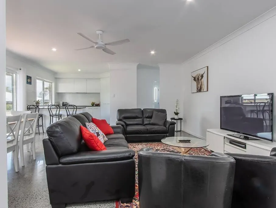 Coastal Relaxation In Banora Villa Kurrara Australia